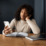 Por que os jovens se sentem desconectados das empresas?